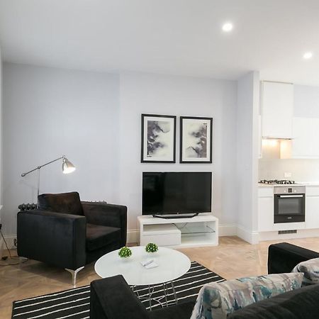 Urban Chic - Shaftesbury Apartment London Bagian luar foto