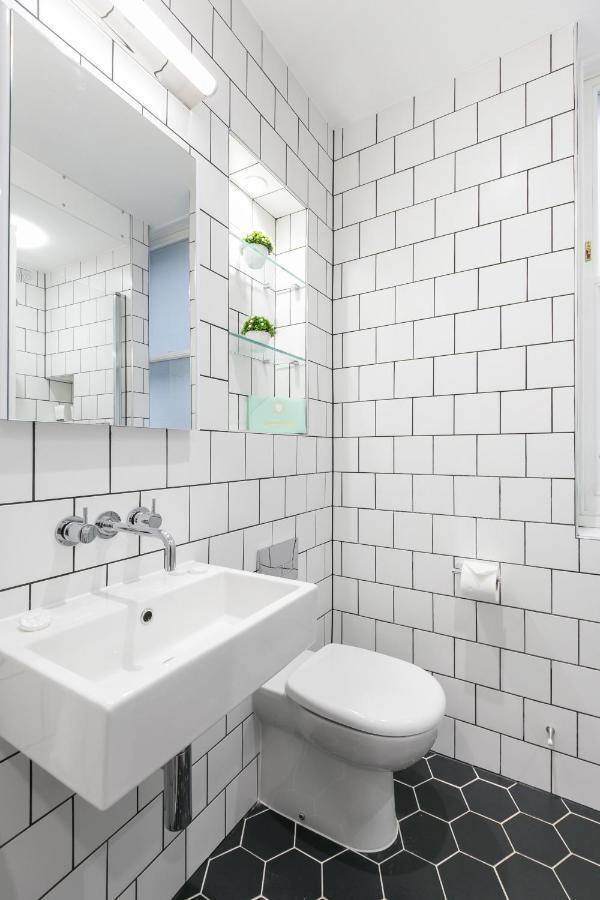 Urban Chic - Shaftesbury Apartment London Bagian luar foto