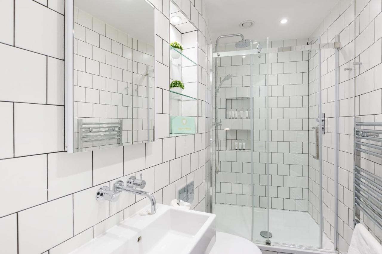 Urban Chic - Shaftesbury Apartment London Bagian luar foto