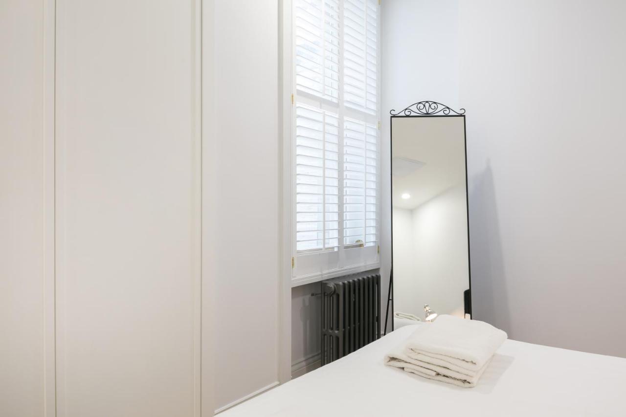 Urban Chic - Shaftesbury Apartment London Bagian luar foto