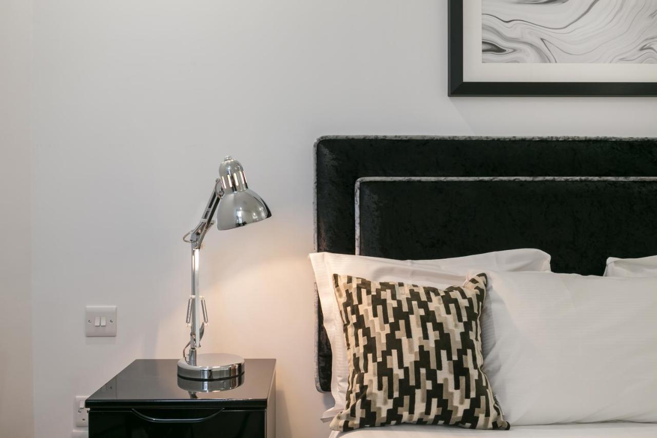 Urban Chic - Shaftesbury Apartment London Bagian luar foto